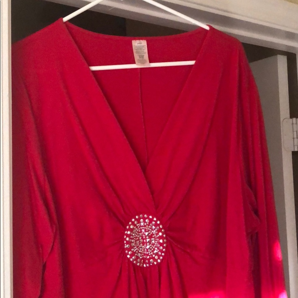 Red v neck 3/4 length shirt